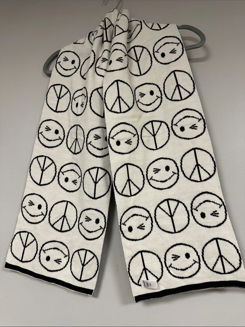 Joe Boxer Black and White EMOJI FACES Reversible Winter Scarf  Unisex